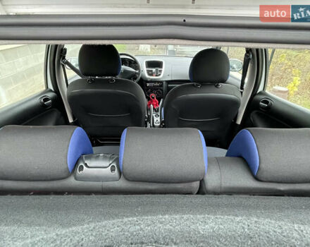 Белый Пежо 206, объемом двигателя 1.4 л и пробегом 130 тыс. км за 5800 $, фото 22 на Automoto.ua