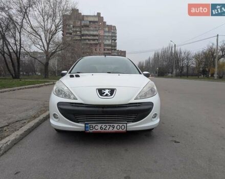 Белый Пежо 206, объемом двигателя 1.4 л и пробегом 176 тыс. км за 5200 $, фото 8 на Automoto.ua