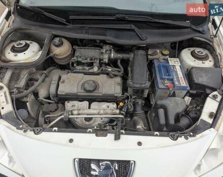 Белый Пежо 206, объемом двигателя 1.4 л и пробегом 176 тыс. км за 5200 $, фото 17 на Automoto.ua