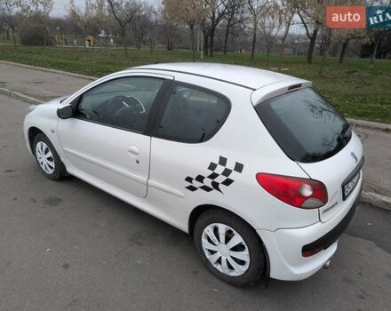 Белый Пежо 206, объемом двигателя 1.4 л и пробегом 176 тыс. км за 5200 $, фото 11 на Automoto.ua