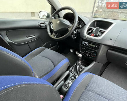 Белый Пежо 206, объемом двигателя 1.4 л и пробегом 130 тыс. км за 5800 $, фото 21 на Automoto.ua