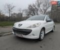 Белый Пежо 206, объемом двигателя 1.4 л и пробегом 176 тыс. км за 5200 $, фото 1 на Automoto.ua