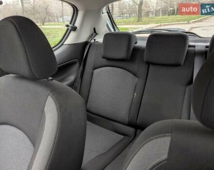 Белый Пежо 206, объемом двигателя 1.4 л и пробегом 176 тыс. км за 5200 $, фото 16 на Automoto.ua