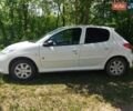 Белый Пежо 206, объемом двигателя 1.36 л и пробегом 136 тыс. км за 4200 $, фото 1 на Automoto.ua