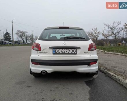 Белый Пежо 206, объемом двигателя 1.4 л и пробегом 176 тыс. км за 5200 $, фото 4 на Automoto.ua
