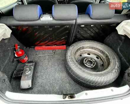 Белый Пежо 206, объемом двигателя 1.4 л и пробегом 130 тыс. км за 5800 $, фото 24 на Automoto.ua