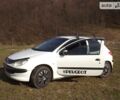 Білий Пежо 206, об'ємом двигуна 1.1 л та пробігом 300 тис. км за 3300 $, фото 1 на Automoto.ua