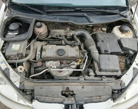 Білий Пежо 206, об'ємом двигуна 1.1 л та пробігом 237 тис. км за 2000 $, фото 6 на Automoto.ua