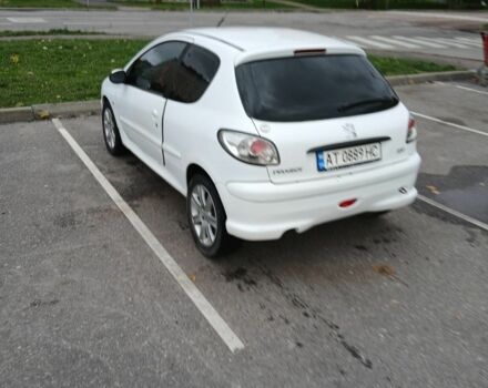 Білий Пежо 206, об'ємом двигуна 1.1 л та пробігом 237 тис. км за 2000 $, фото 1 на Automoto.ua