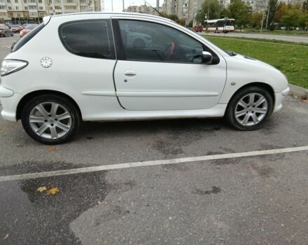 Білий Пежо 206, об'ємом двигуна 1.1 л та пробігом 237 тис. км за 2000 $, фото 5 на Automoto.ua