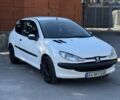 Білий Пежо 206, об'ємом двигуна 1.4 л та пробігом 290 тис. км за 2350 $, фото 1 на Automoto.ua