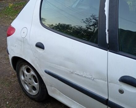 Белый Пежо 206, объемом двигателя 2 л и пробегом 360 тыс. км за 597 $, фото 5 на Automoto.ua