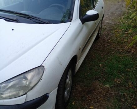 Белый Пежо 206, объемом двигателя 2 л и пробегом 360 тыс. км за 951 $, фото 4 на Automoto.ua