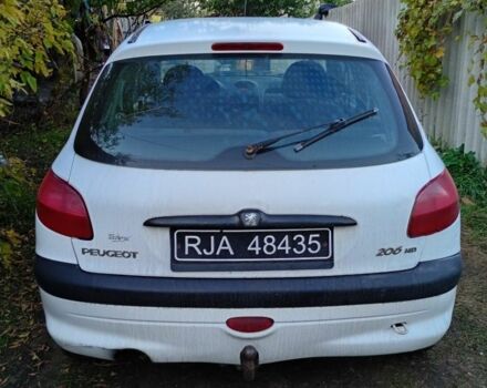 Белый Пежо 206, объемом двигателя 2 л и пробегом 360 тыс. км за 597 $, фото 1 на Automoto.ua