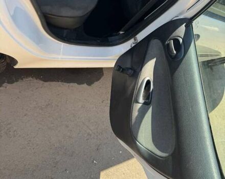 Білий Пежо 206, об'ємом двигуна 1.36 л та пробігом 221 тис. км за 1999 $, фото 1 на Automoto.ua