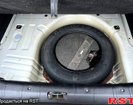 Білий Пежо 206, об'ємом двигуна 1.4 л та пробігом 229 тис. км за 2850 $, фото 9 на Automoto.ua