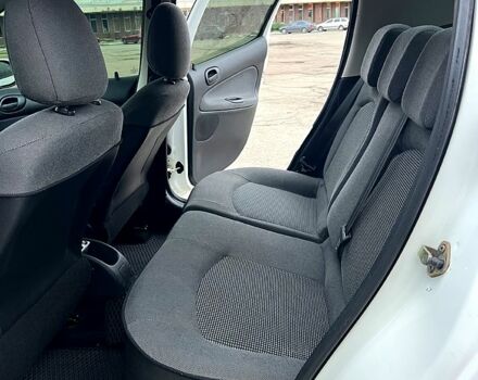 Білий Пежо 206, об'ємом двигуна 1.4 л та пробігом 229 тис. км за 2850 $, фото 7 на Automoto.ua