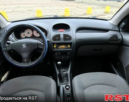 Білий Пежо 206, об'ємом двигуна 1.4 л та пробігом 229 тис. км за 2850 $, фото 10 на Automoto.ua