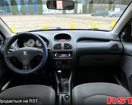Білий Пежо 206, об'ємом двигуна 1.4 л та пробігом 229 тис. км за 2850 $, фото 6 на Automoto.ua