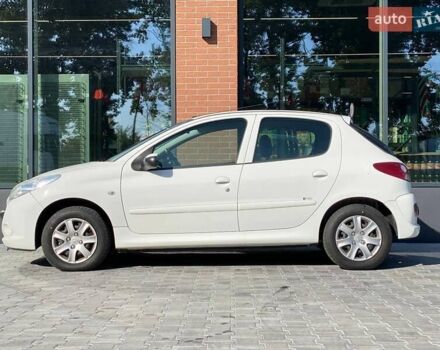 Білий Пежо 206, об'ємом двигуна 1.36 л та пробігом 206 тис. км за 4990 $, фото 5 на Automoto.ua