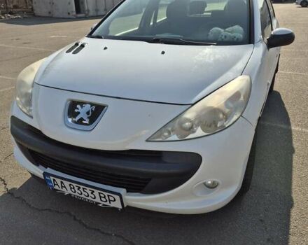 Білий Пежо 206, об'ємом двигуна 1.36 л та пробігом 130 тис. км за 5500 $, фото 7 на Automoto.ua