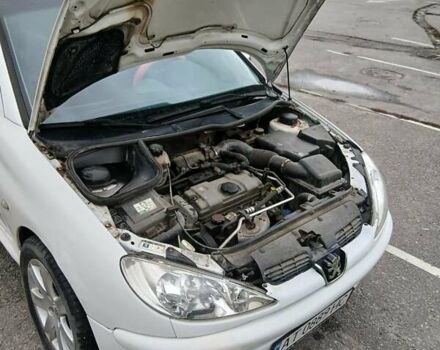 Білий Пежо 206, об'ємом двигуна 1.1 л та пробігом 237 тис. км за 2000 $, фото 3 на Automoto.ua