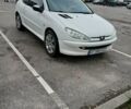 Білий Пежо 206, об'ємом двигуна 1.1 л та пробігом 237 тис. км за 2000 $, фото 1 на Automoto.ua