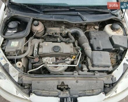 Білий Пежо 206, об'ємом двигуна 1.1 л та пробігом 237 тис. км за 2000 $, фото 10 на Automoto.ua