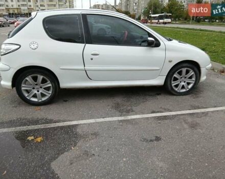 Білий Пежо 206, об'ємом двигуна 1.1 л та пробігом 237 тис. км за 2000 $, фото 9 на Automoto.ua