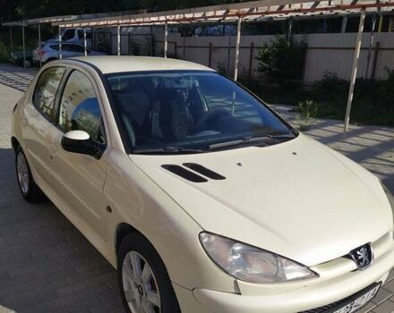 Білий Пежо 206, об'ємом двигуна 1.39 л та пробігом 280 тис. км за 3900 $, фото 1 на Automoto.ua