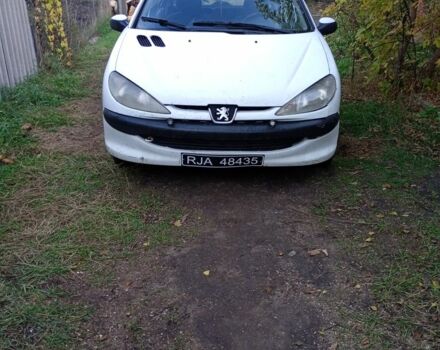 Белый Пежо 206, объемом двигателя 2 л и пробегом 360 тыс. км за 477 $, фото 1 на Automoto.ua