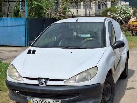 Пежо 206 2002 у Виноградове на Automoto.ua Білий Пежо 206, об'ємом двигуна 1.1 л та пробігом 153 тис. км за 1200 $, фото 1 на Automoto.ua