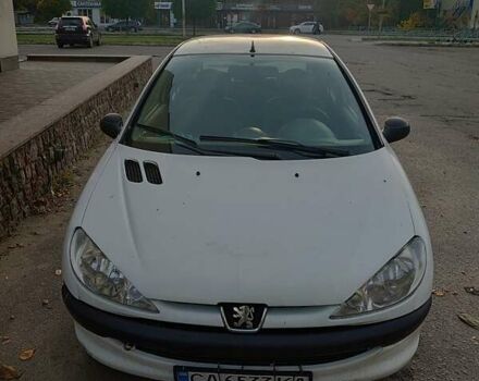 Білий Пежо 206, об'ємом двигуна 1.36 л та пробігом 253 тис. км за 1900 $, фото 1 на Automoto.ua