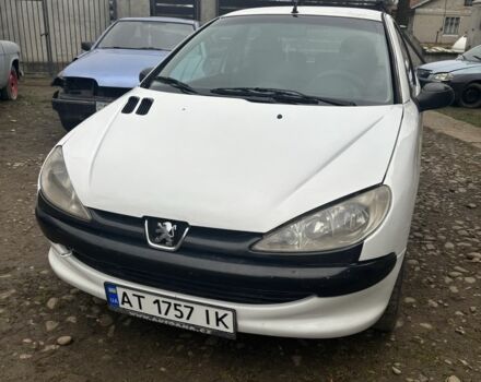 Белый Пежо 206, объемом двигателя 1.1 л и пробегом 387 тыс. км за 1600 $, фото 1 на Automoto.ua