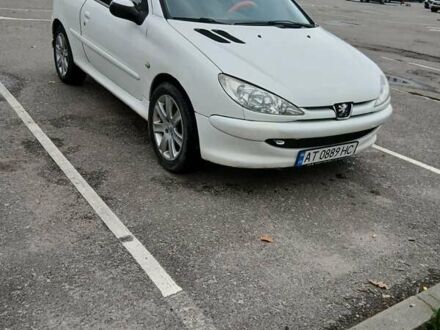 Білий Пежо 206, об'ємом двигуна 1.1 л та пробігом 237 тис. км за 2000 $, фото 1 на Automoto.ua