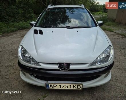 Белый Пежо 206, объемом двигателя 1.59 л и пробегом 225 тыс. км за 4750 $, фото 1 на Automoto.ua
