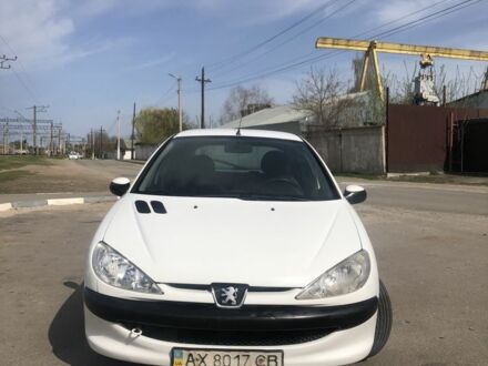 Білий Пежо 206, об'ємом двигуна 1.4 л та пробігом 286 тис. км за 3200 $, фото 1 на Automoto.ua