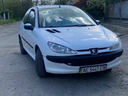 Пежо 206 2006 у Дніпро (Дніпропетровську) на Automoto.ua Білий Пежо 206, об'ємом двигуна 1.4 л та пробігом 280 тис. км за 2200 $, фото 1 на Automoto.ua