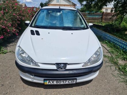Білий Пежо 206, об'ємом двигуна 1.4 л та пробігом 100 тис. км за 2500 $, фото 1 на Automoto.ua