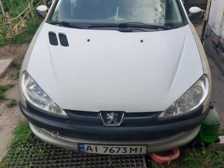 Білий Пежо 206, об'ємом двигуна 1.36 л та пробігом 234 тис. км за 2800 $, фото 1 на Automoto.ua