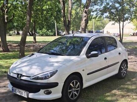 Белый Пежо 206, объемом двигателя 1.4 л и пробегом 235 тыс. км за 4100 $, фото 1 на Automoto.ua