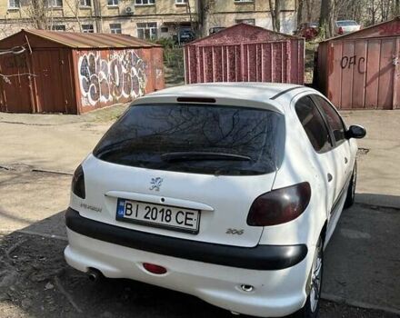 Белый Пежо 206, объемом двигателя 1.4 л и пробегом 250 тыс. км за 4373 $, фото 1 на Automoto.ua