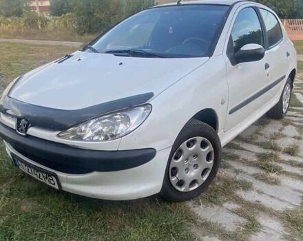 Белый Пежо 206, объемом двигателя 1.4 л и пробегом 231 тыс. км за 2500 $, фото 1 на Automoto.ua