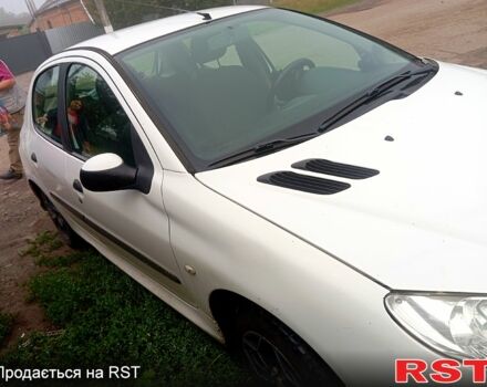 Белый Пежо 206, объемом двигателя 1.4 л и пробегом 0 тыс. км за 4000 $, фото 1 на Automoto.ua