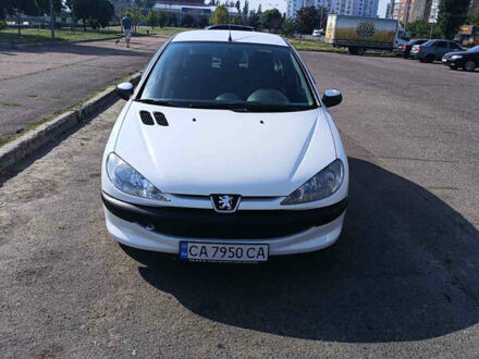 Белый Пежо 206, объемом двигателя 1.4 л и пробегом 231 тыс. км за 3300 $, фото 1 на Automoto.ua