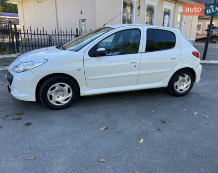 Білий Пежо 206, об'ємом двигуна 1.4 л та пробігом 213 тис. км за 4000 $, фото 1 на Automoto.ua