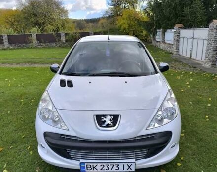 Білий Пежо 206, об'ємом двигуна 1.36 л та пробігом 108 тис. км за 5500 $, фото 1 на Automoto.ua