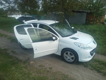 Пежо 206 2012 у Тетиеве на Automoto.ua Білий Пежо 206, об'ємом двигуна 1.4 л та пробігом 154 тис. км за 5500 $, фото 1 на Automoto.ua