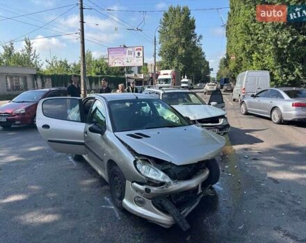 Бежевий Пежо 206, об'ємом двигуна 1.36 л та пробігом 193 тис. км за 2000 $, фото 1 на Automoto.ua