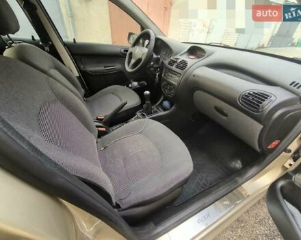 Бежевый Пежо 206, объемом двигателя 1.36 л и пробегом 174 тыс. км за 3950 $, фото 5 на Automoto.ua